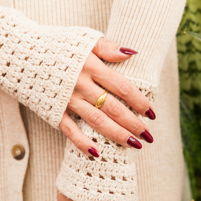Oui, Amour Ring