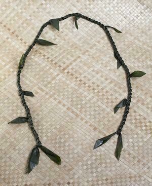 Classic Hawaiian single green ti leaf lei